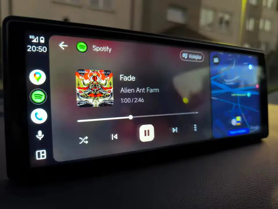 Wireless CarPlay And Android Auto Display For Vehicles