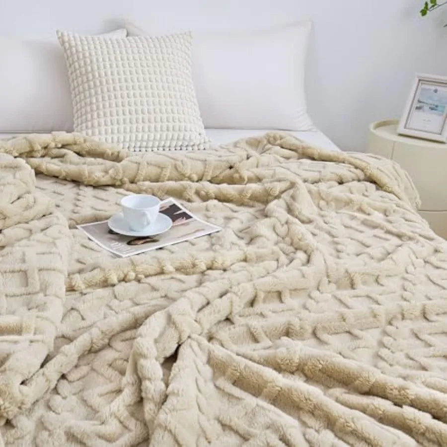 Fleece Throw Blanket - Cozy Soft Lightweight Fuzzy Throw Blanket for Women Portable Throw Blankets for Couch, Warm Present for