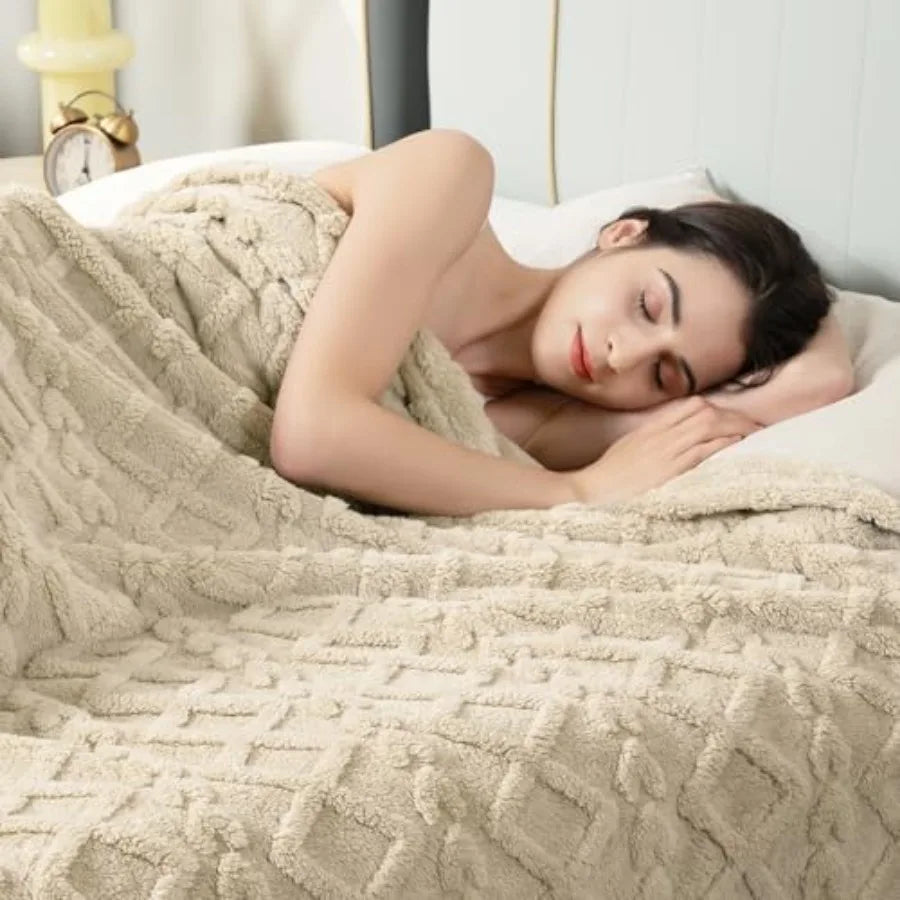 Fleece Throw Blanket - Cozy Soft Lightweight Fuzzy Throw Blanket for Women Portable Throw Blankets for Couch, Warm Present for