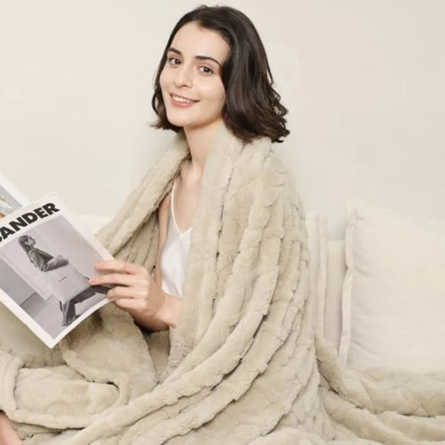 Fleece Throw Blanket - Cozy Soft Lightweight Fuzzy Throw Blanket for Women Portable Throw Blankets for Couch, Warm Present for