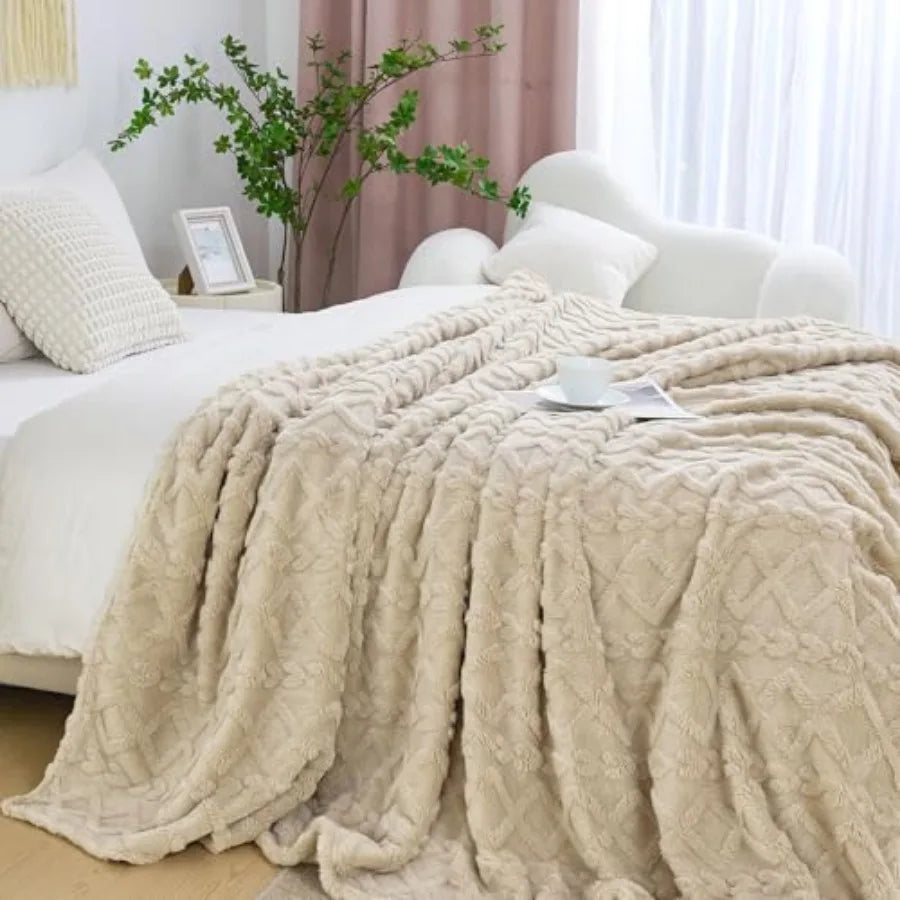 Fleece Throw Blanket - Cozy Soft Lightweight Fuzzy Throw Blanket for Women Portable Throw Blankets for Couch, Warm Present for